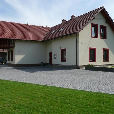 Penzion Lipina Slatiňany エクステリア 写真