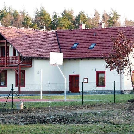 Penzion Lipina Slatiňany エクステリア 写真